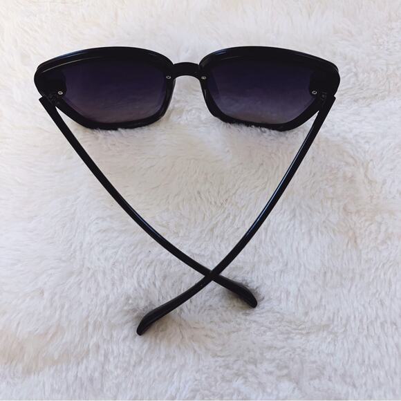Giselle Black Oversized Cat Eye Sunglasses - Picture 11 of 11